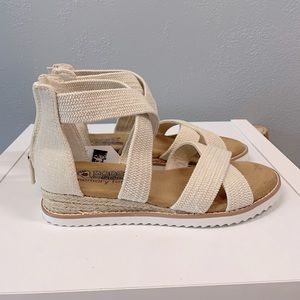 Skechers Bob’s Desert Kiss Memory Foam Ivory Off White Sandal Women’s 7.5 NWT